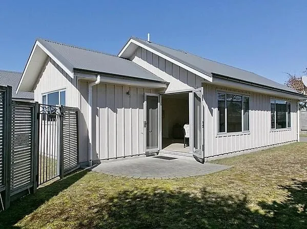 Lochaber Lodge - Acacia Bay Holiday Home Taupo